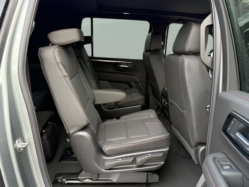 New 2026 Chevrolet Suburban RST image 10