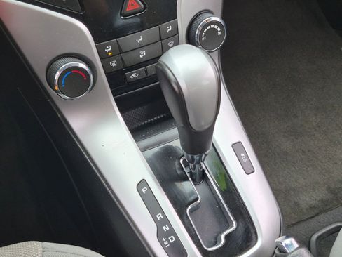 Used 2014 Chevrolet Cruze LT FWD image 25