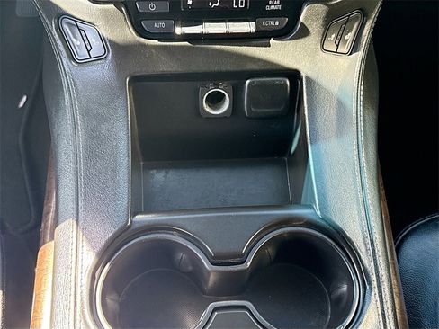 Used 2018 Chevrolet Suburban LT image 18