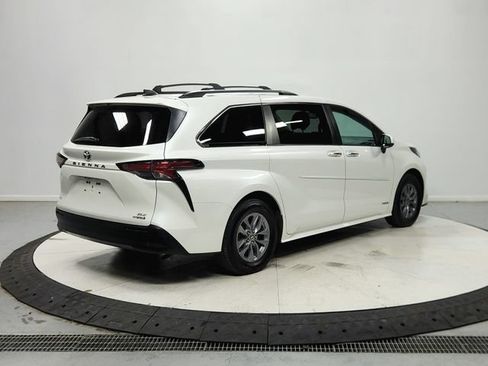 Used 2021 Toyota Sienna XLE FWD image 8