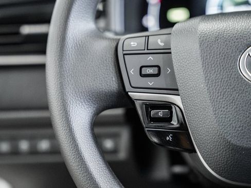 Used 2025 Toyota Camry LE image 28