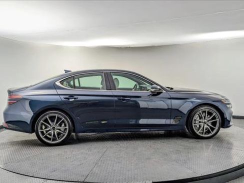 Used 2024 Genesis G70 2.5T image 9