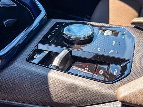 Certified 2025 BMW X3 xDrive30i w/ M Sport Package image 22