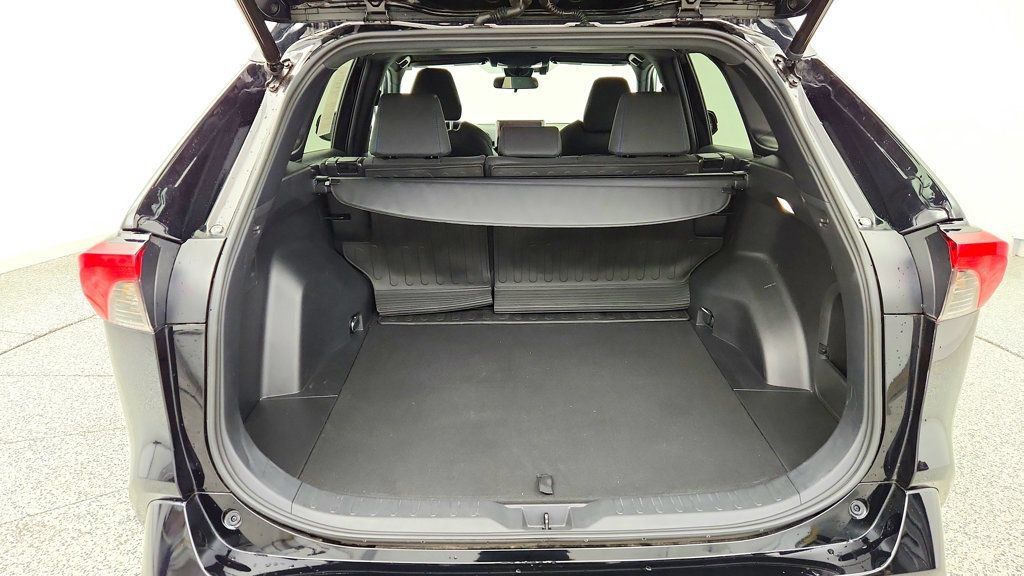 Used 2023 Toyota RAV4 SE w/ Convenience Package AWD/4WD image 22
