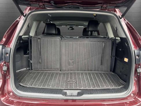 Used 2019 Toyota Highlander XLE image 17