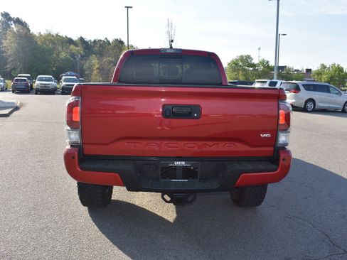 Used 2020 Toyota Tacoma TRD Sport w/ Technology Package image 8