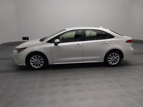 Used 2021 Toyota Corolla LE w/ LE Convenience Package image 2