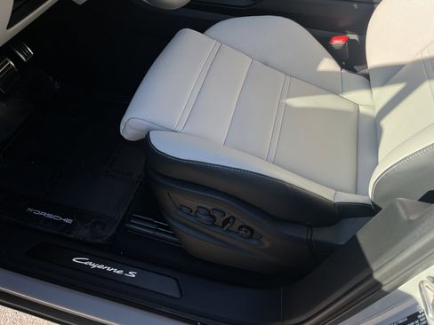 Certified 2025 Porsche Cayenne S image 20
