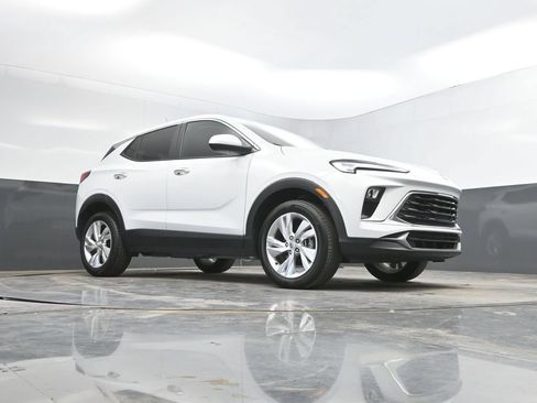 Used 2025 Buick Encore GX Preferred AWD/4WD image 34