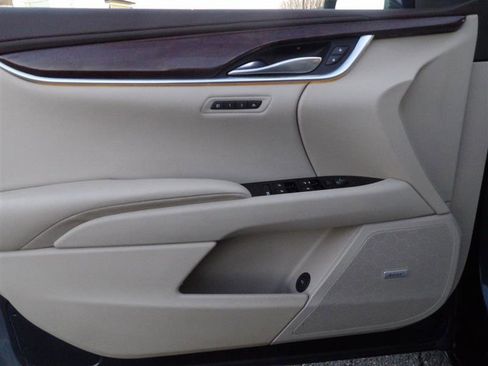 Used 2014 Cadillac XTS Luxury w/ Driver Awareness Package image 28