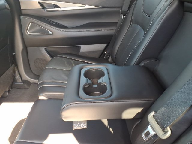 Used 2024 INFINITI QX60 Luxe w/ Vision Package FWD image 9