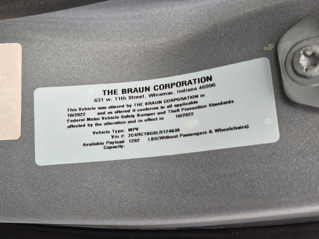 Used 2020 Chrysler Pacifica Touring-L FWD image 31