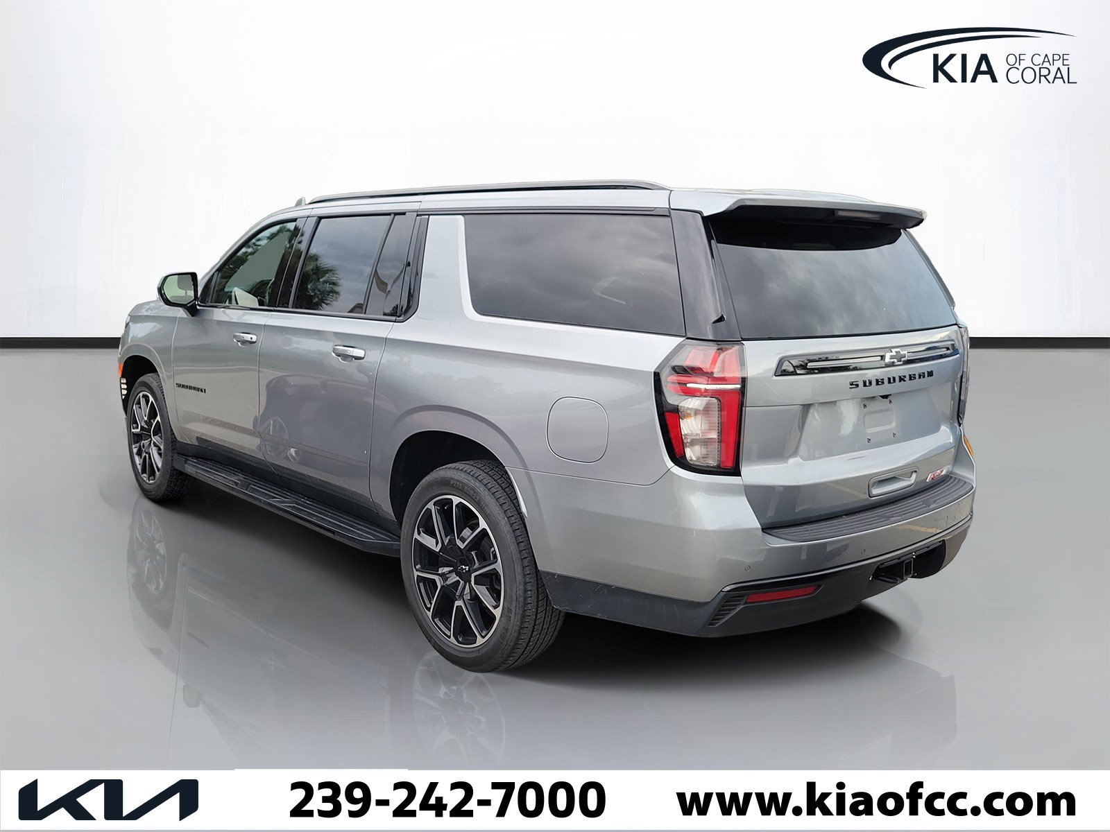 Used 2024 Chevrolet Suburban RST RWD image 4