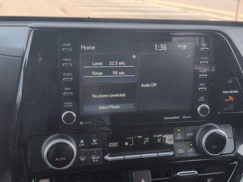 Used 2021 Toyota Highlander LE image 13