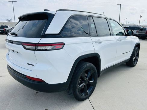 Used 2023 Jeep Grand Cherokee Limited w/ Luxury Tech Group II image 42