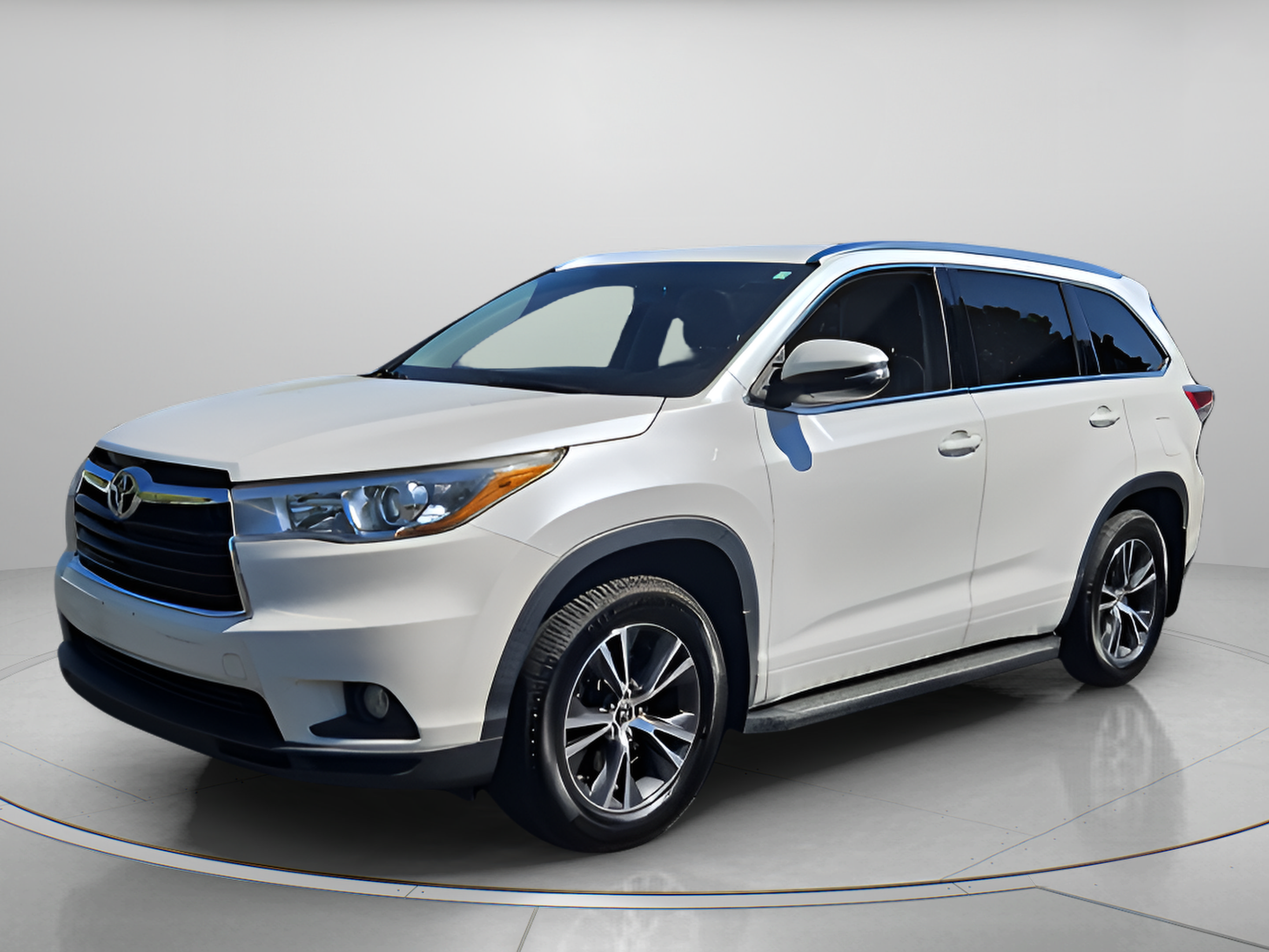 Used 2016 Toyota Highlander XLE AWD/4WD image 1