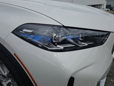 Used 2024 BMW X5 xDrive40i w/ Premium Package image 11