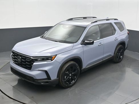 Certified 2025 Honda Pilot Black Edition image 9