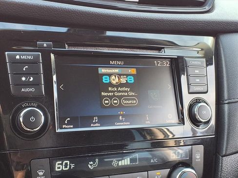 Used 2020 Nissan Rogue SV image 23