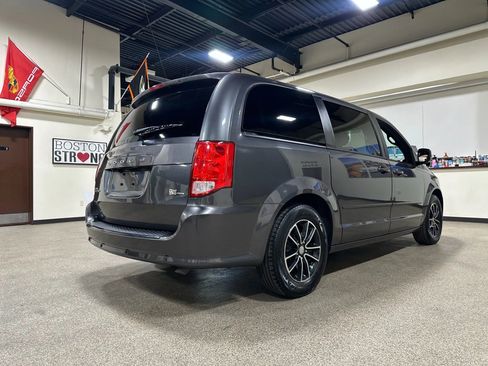 Used 2017 Dodge Grand Caravan SE image 10