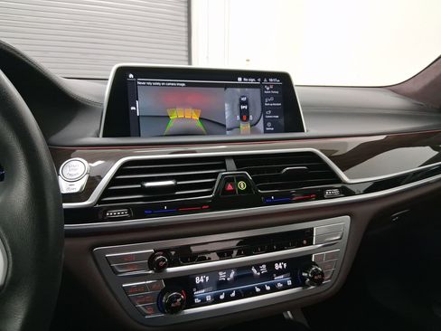 Certified 2022 BMW 750i xDrive w/ Luxury Rear Seating Package image 22