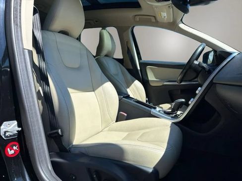 Used 2016 Volvo XC60 T5 Premier w/ Proximity Package AWD/4WD image 15
