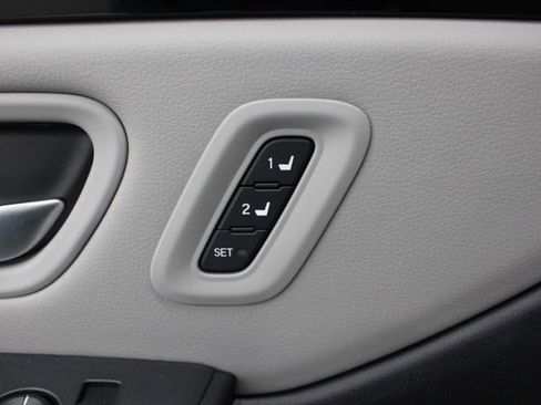 Used 2025 Honda Pilot Touring image 42