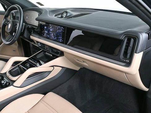 Certified 2025 Porsche Cayenne S image 32