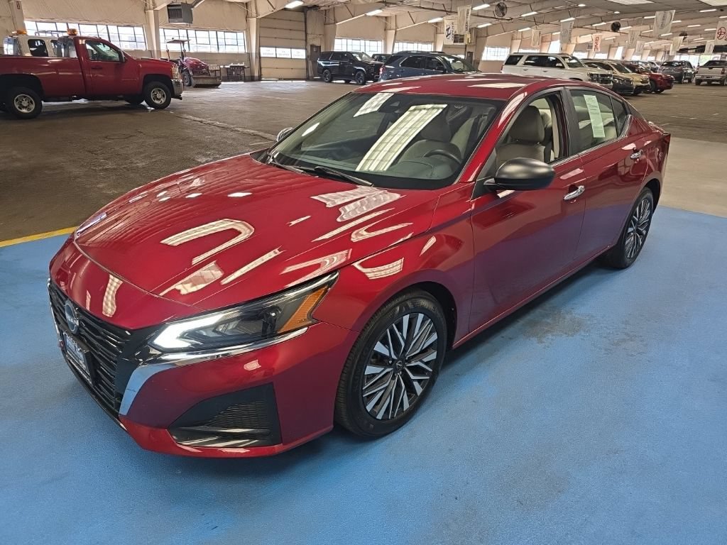 Used 2025 Nissan Altima 2.5 SV FWD image 15