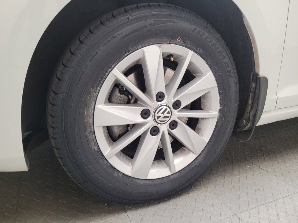 Used 2017 Volkswagen Golf S FWD image 31