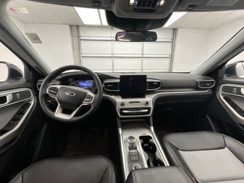 Used 2023 Ford Explorer XLT w/ Equipment Group 202A image 4
