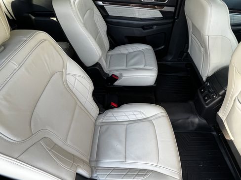 Used 2017 Ford Explorer Platinum image 40