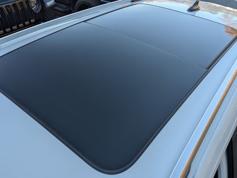 Used 2023 Volkswagen Taos SE w/ Panoramic Sunroof Package image 14