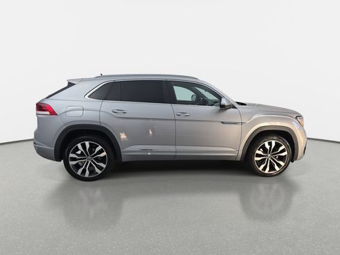 Used 2020 Volkswagen Atlas Cross Sport SEL R-Line image 2