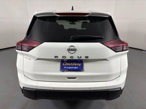 Used 2024 Nissan Rogue S image 7