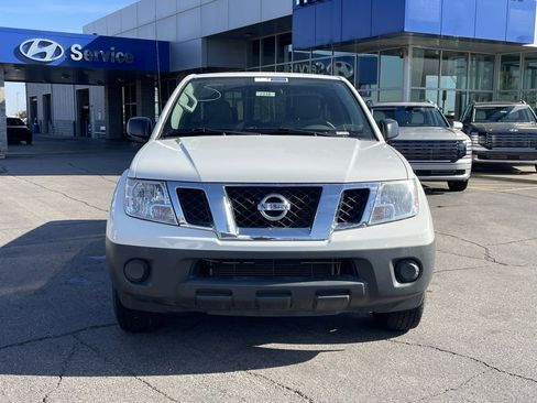 Used 2018 Nissan Frontier S image 2