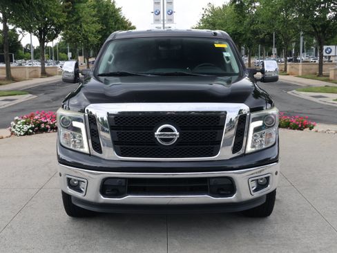Used 2017 Nissan Titan SL w/ SL Towing Convenience Package AWD/4WD image 3