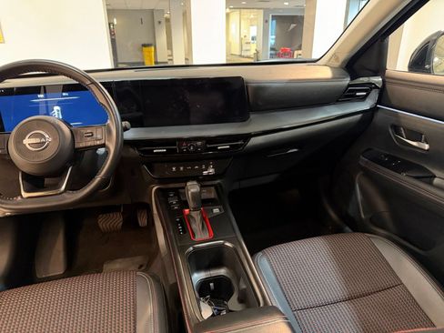 Used 2026 Nissan Kicks SR FWD image 34