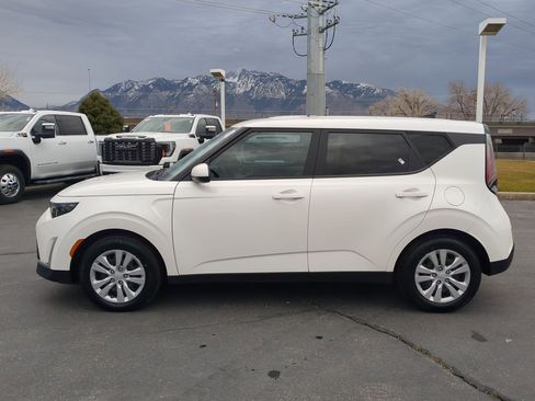 Certified 2023 Kia Soul LX image 2