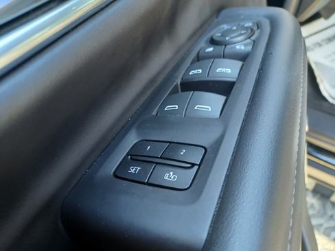 Used 2023 Chevrolet Tahoe Z71 w/ Z71 Off-Road Package AWD/4WD image 18