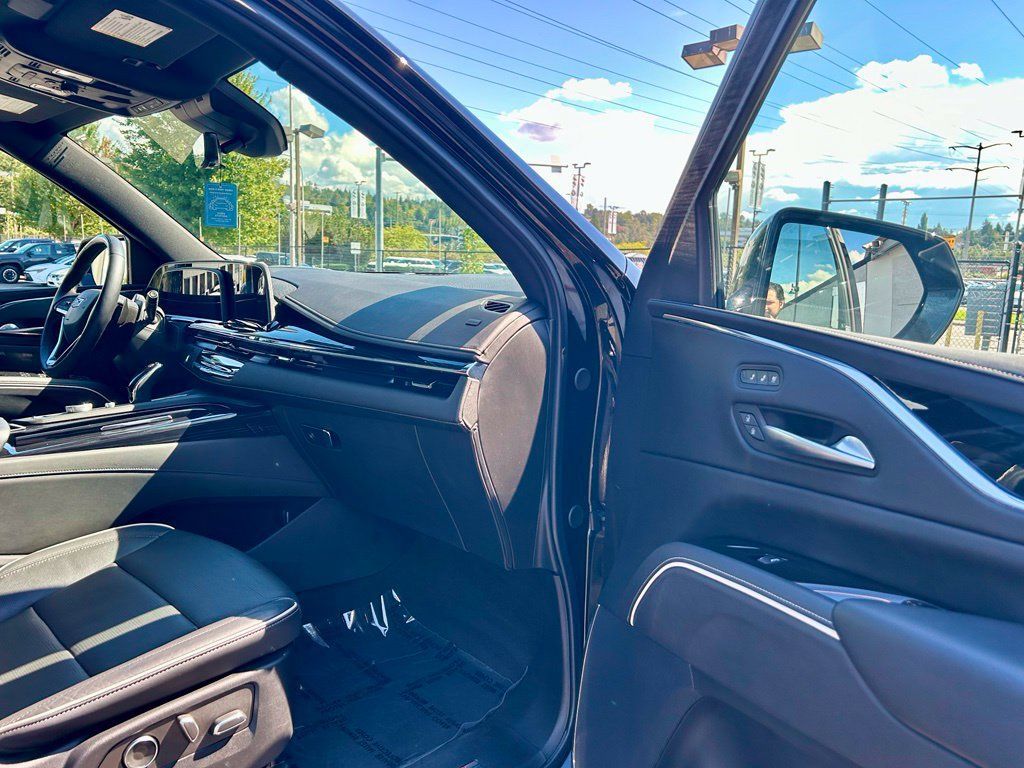 Used 2024 Cadillac Escalade Sport AWD/4WD image 17
