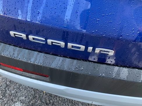 Used 2023 GMC Acadia SLT AWD/4WD image 16