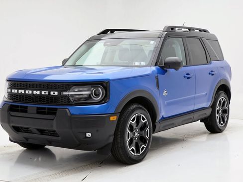 Used 2025 Ford Bronco Sport Outer Banks w/ Outer Banks Tech Package+ AWD/4WD image 2
