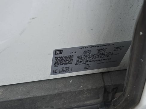 Used 2023 Chevrolet Suburban Premier image 39