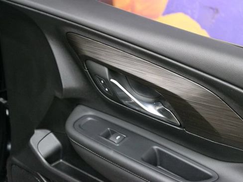 Used 2023 GMC Terrain SLE w/ Driver Convenience Package FWD image 11