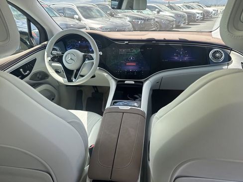 Used 2023 Mercedes-Benz EQS 580 4MATIC SUV image 8