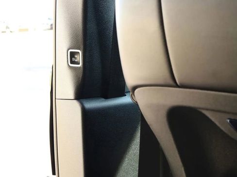 Used 2025 Chrysler Pacifica Limited FWD image 42