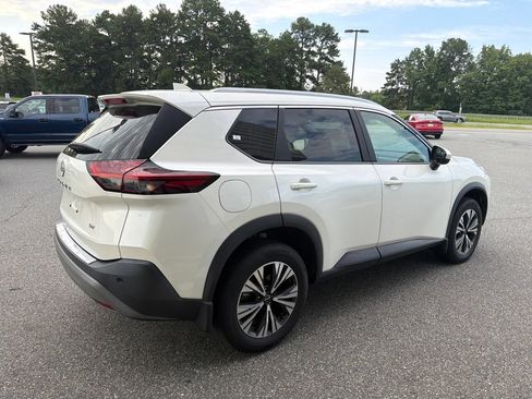 Used 2023 Nissan Rogue SV w/ SV Premium B Package FWD image 10
