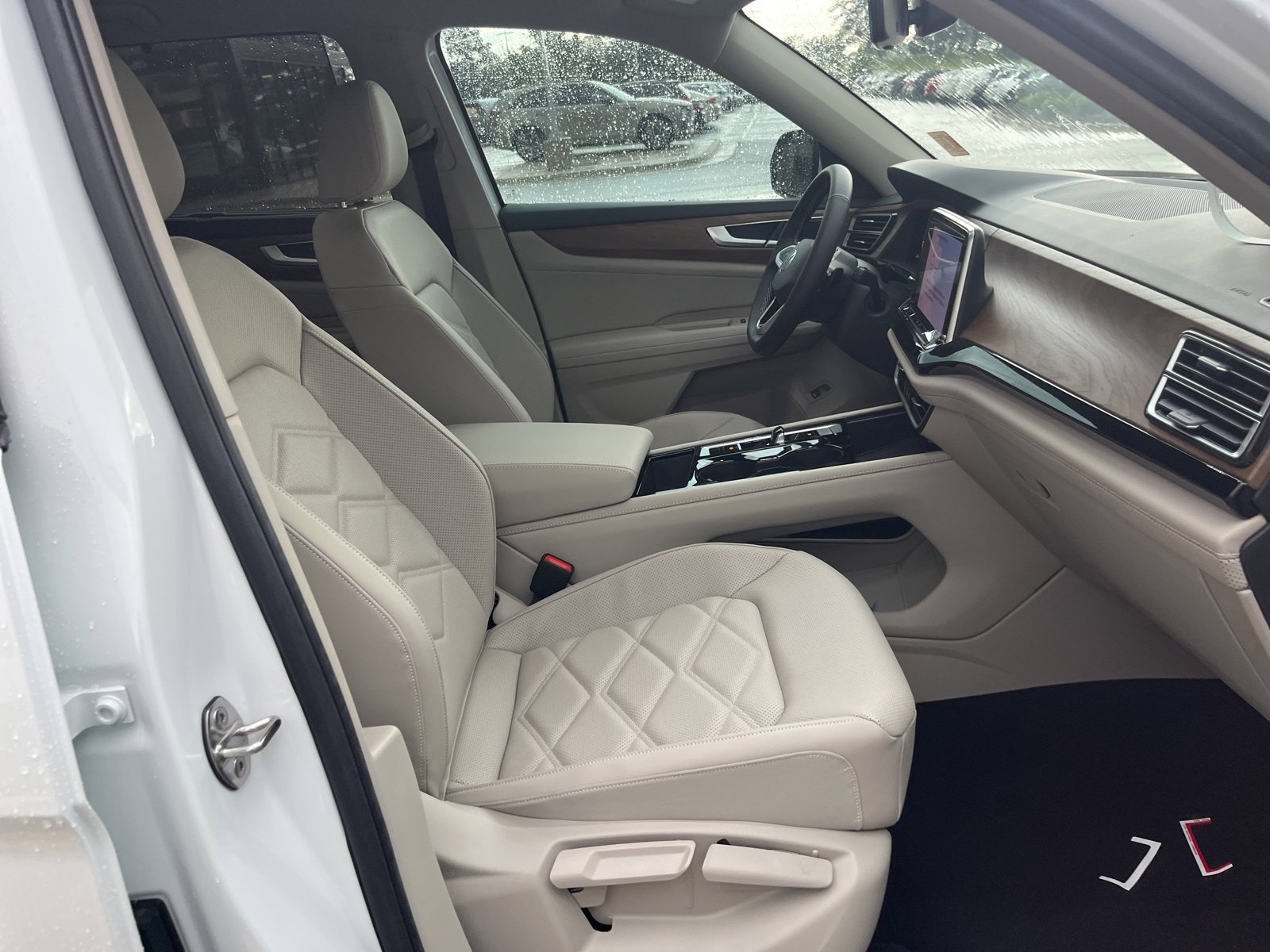 New 2026 Volkswagen Atlas SE FWD image 33