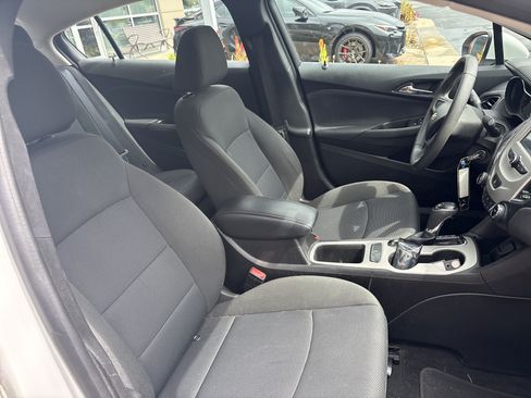 Used 2018 Chevrolet Cruze LS FWD image 28